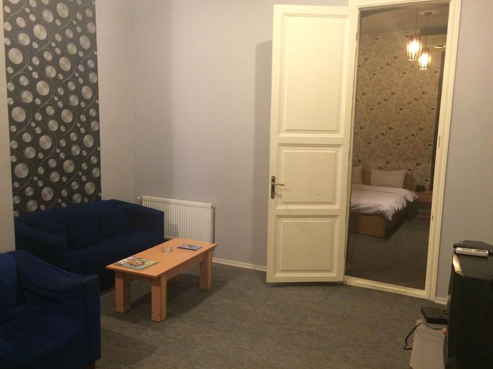 Balion Hotel Баку Экстерьер фото